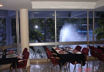 Greenwoods Lake Resort & Spa Ahmedabad Buitenkant foto